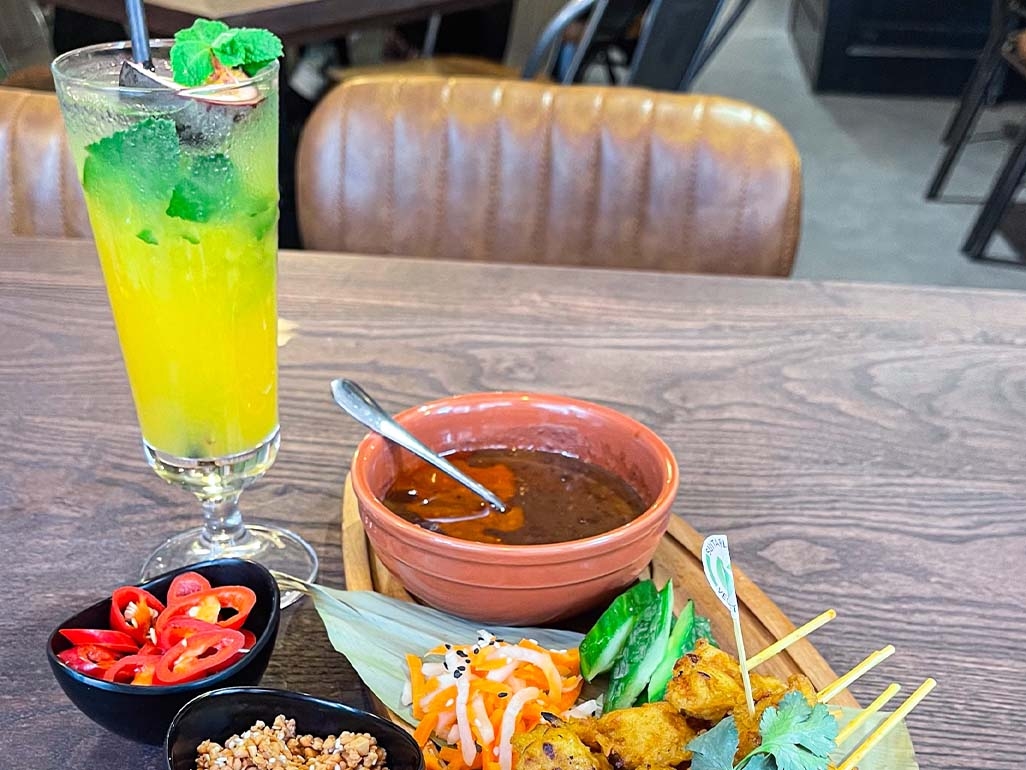 Bright, fruity cocktails with skewers