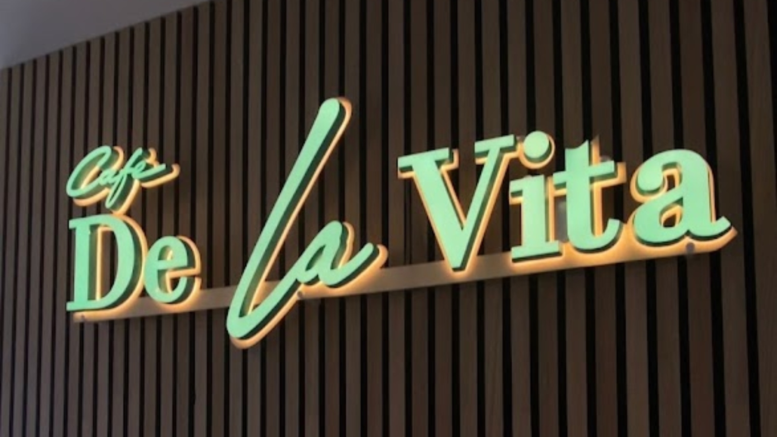 Cafe De La Vita Logo 001