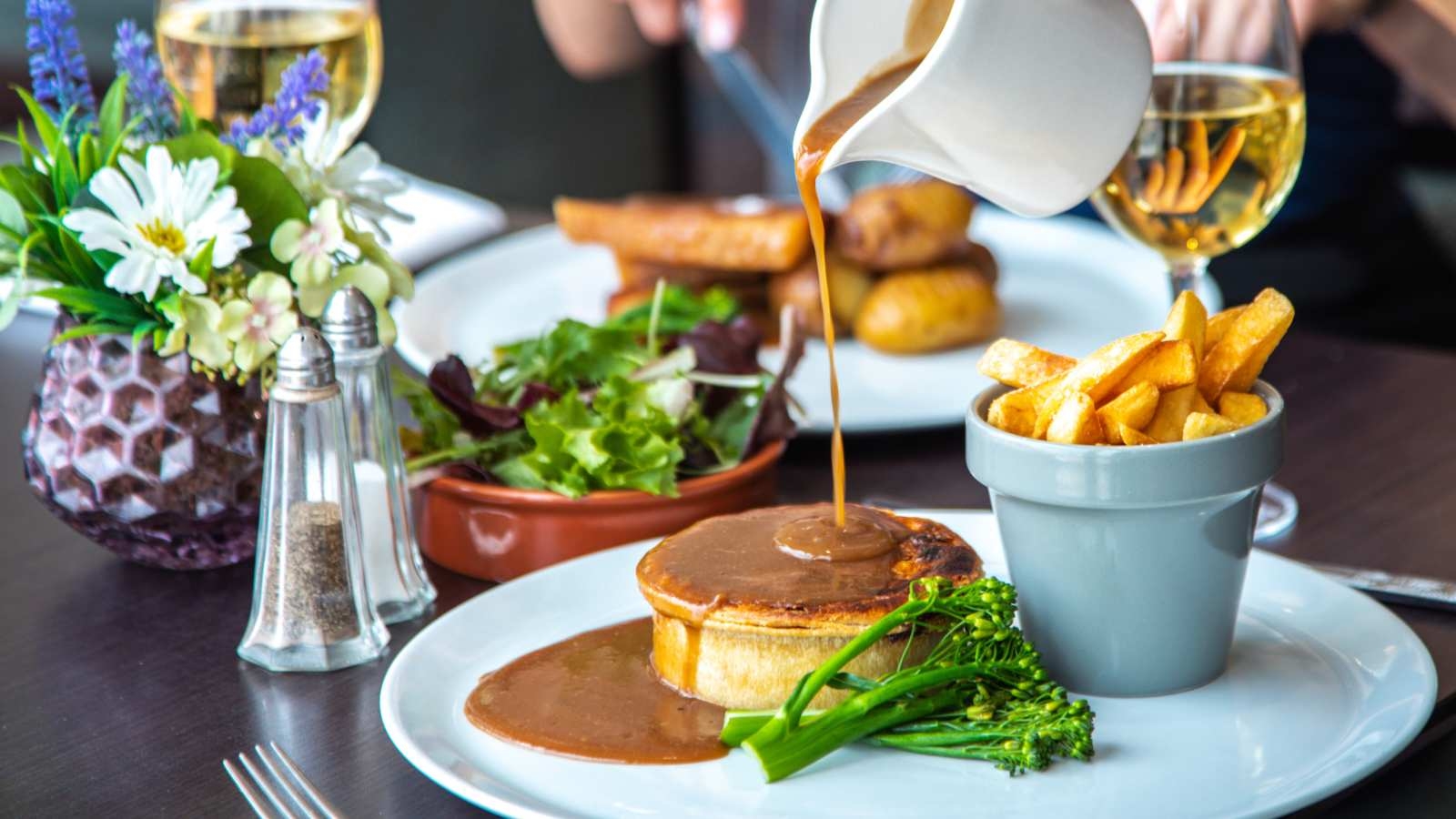 Level 3 Lounge & Restaurant At The Mercure Manchester Piccadilly Hotel