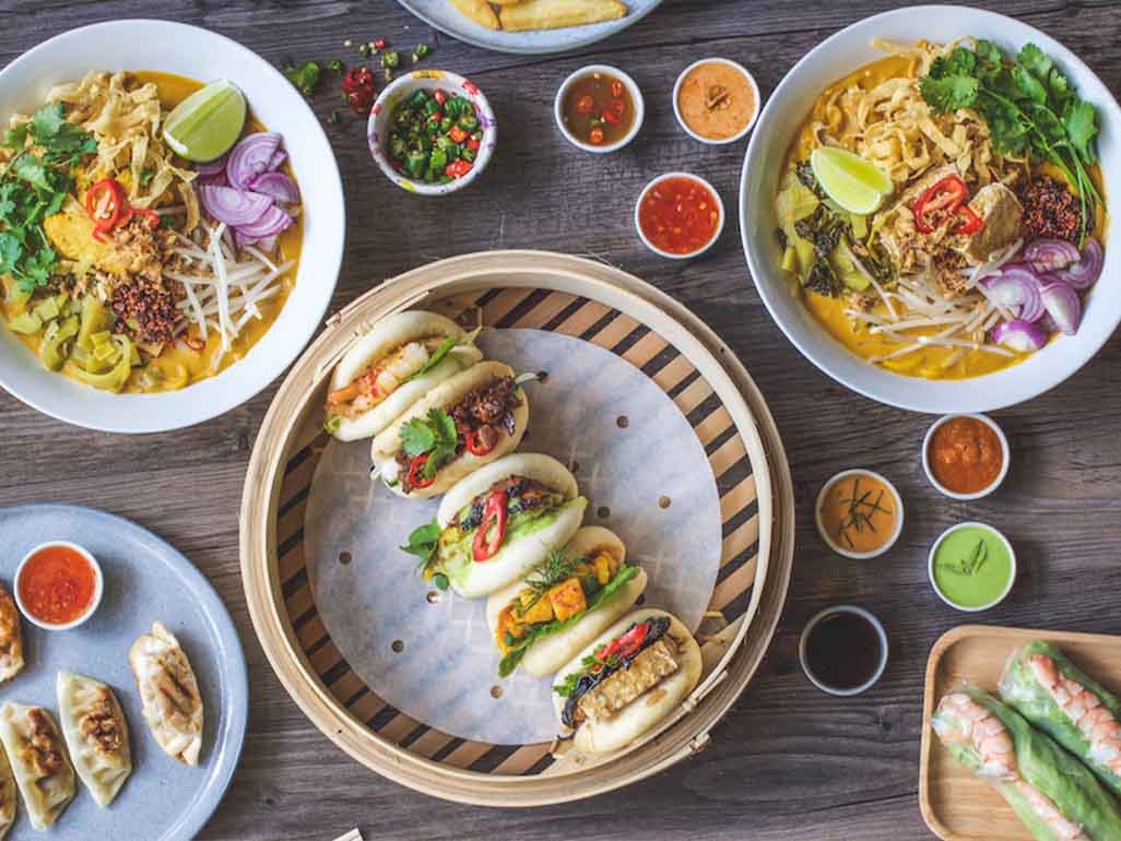 Bao buns with multiple different fillings and pad thai