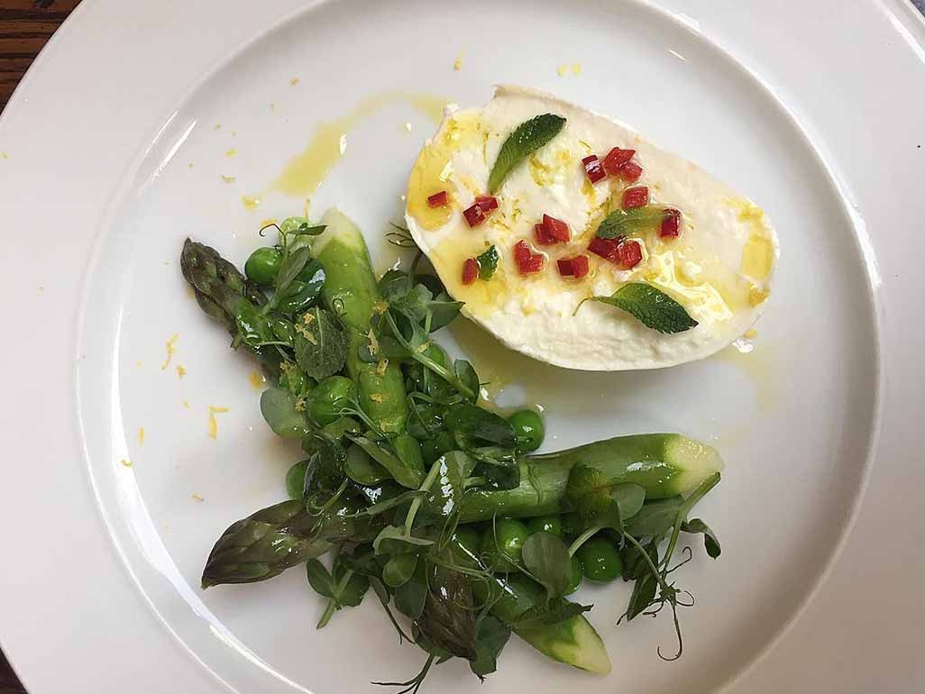 Asparagus stems with olive oil and cheese